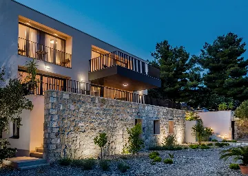 Kaštel Kambelovac Villa for Up to 12 Guests