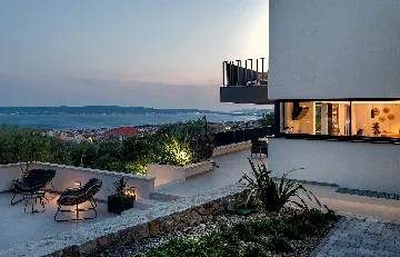 Kaštel Kambelovac Villa for Up to 12 Guests