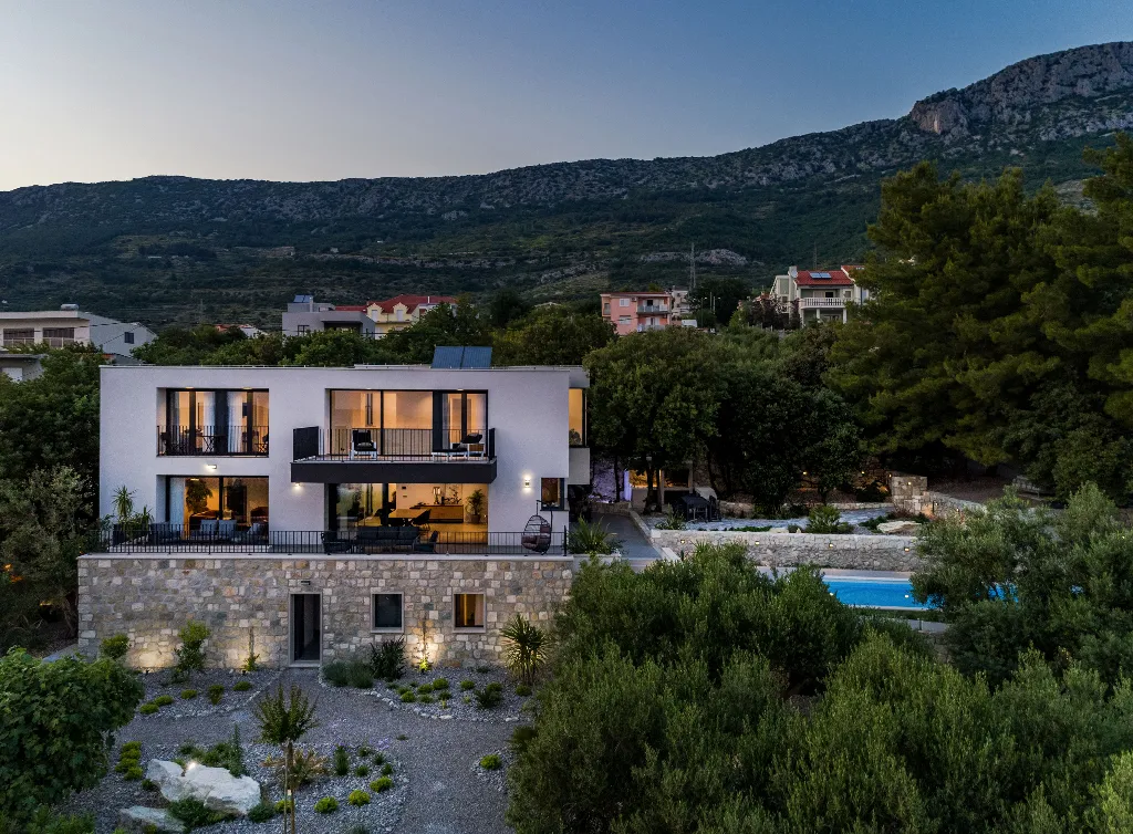 Kaštel Kambelovac Villa for Up to 12 Guests