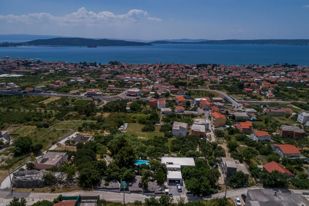 Kaštel Kambelovac Villa for Up to 12 Guests