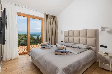 2-Bedroom Villa with Private Infinity Pool in Dobrinj