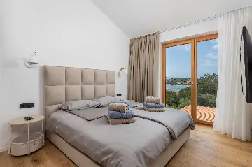 2-Bedroom Villa with Private Infinity Pool in Dobrinj