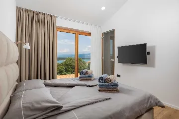 2-Bedroom Villa with Private Infinity Pool in Dobrinj