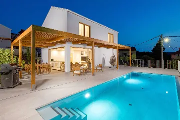 2-Bedroom Villa with Private Infinity Pool in Dobrinj