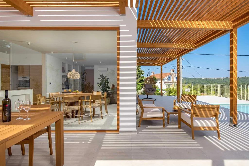 2-Bedroom Villa with Private Infinity Pool in Dobrinj