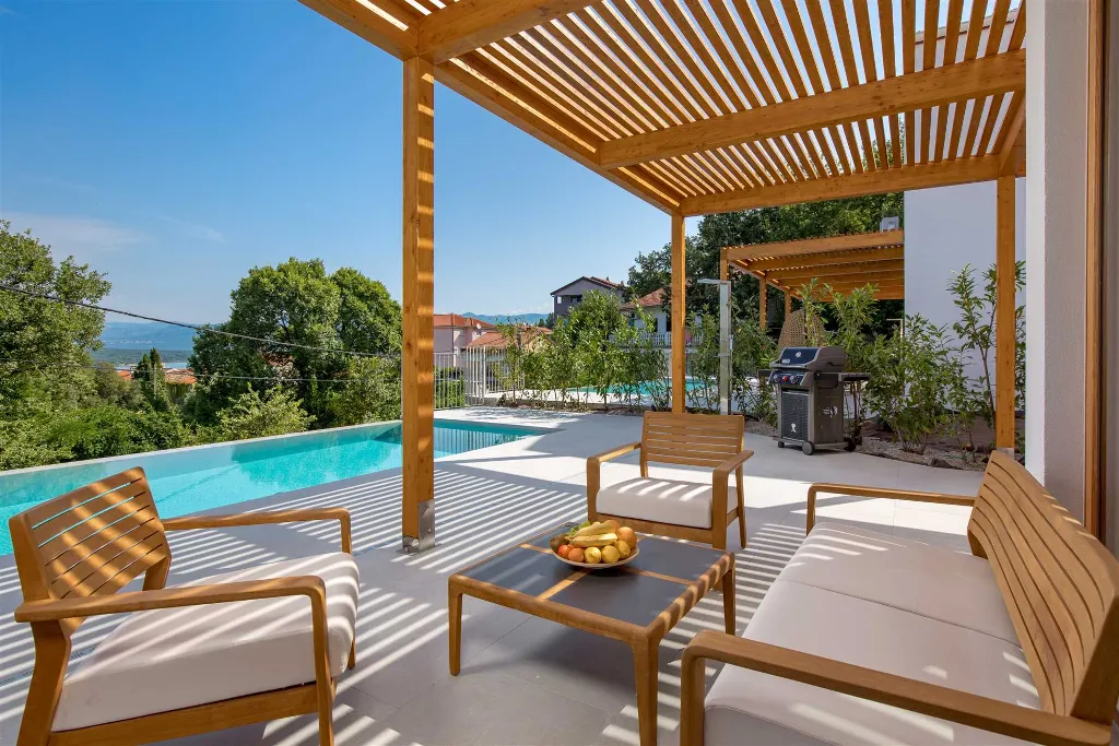 2-Bedroom Villa with Private Infinity Pool in Dobrinj