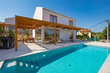 2-Bedroom Villa with Private Infinity Pool in Dobrinj