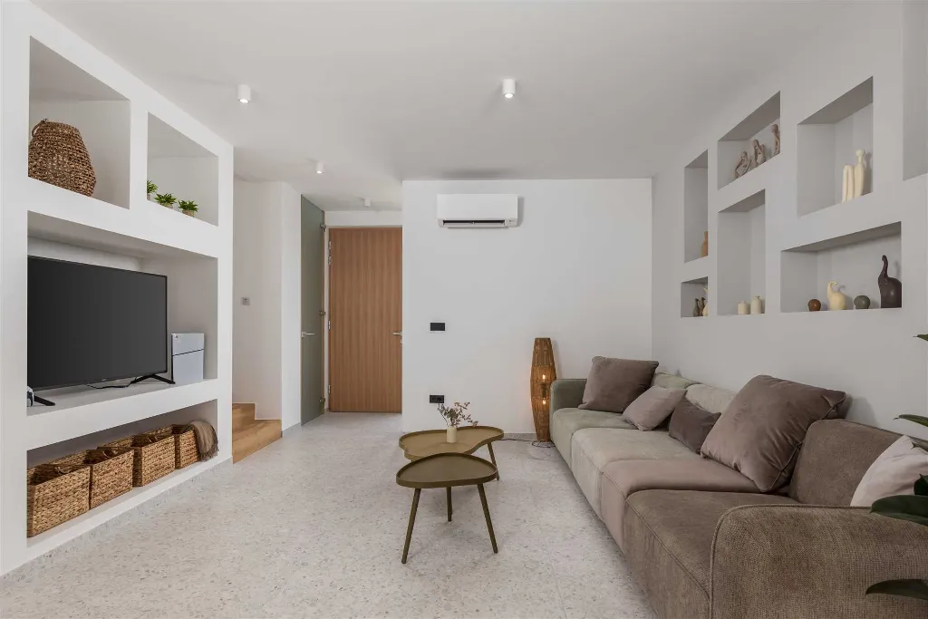 2-Bedroom Villa with Private Infinity Pool in Dobrinj