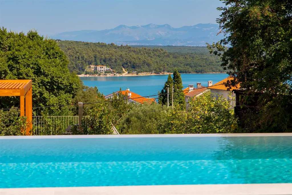 2-Bedroom Private Pool Villa in Dobrinj