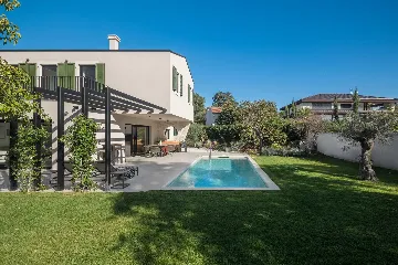 Villa with Heated Pool in Poreč for 8 Guests