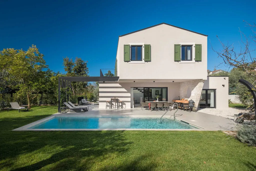 Villa with Heated Pool in Poreč for 8 Guests