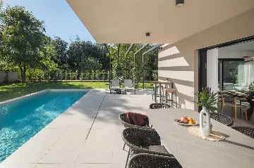 Villa with Heated Pool in Poreč for 8 Guests