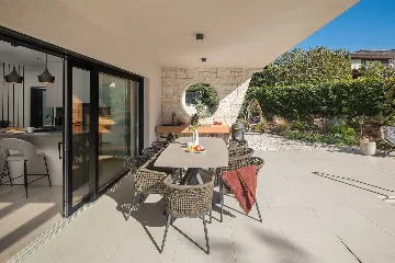 Villa with Heated Pool in Poreč for 8 Guests