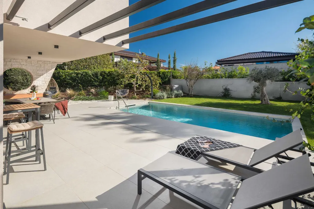 Villa with Heated Pool in Poreč for 8 Guests
