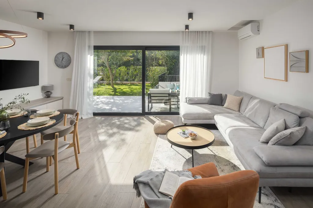 Villa with Heated Pool in Poreč for 8 Guests