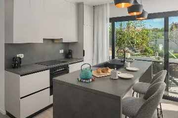 Villa with Heated Pool in Poreč for 8 Guests