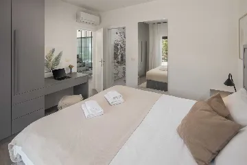 Villa with Heated Pool in Poreč for 8 Guests