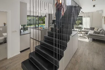 Villa with Heated Pool in Poreč for 8 Guests