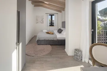 Villa with Heated Pool in Poreč for 8 Guests