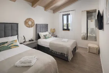 Villa with Heated Pool in Poreč for 8 Guests