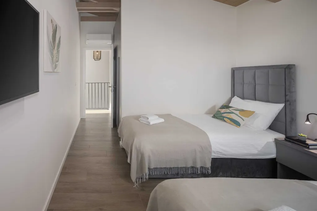 Villa with Heated Pool in Poreč for 8 Guests