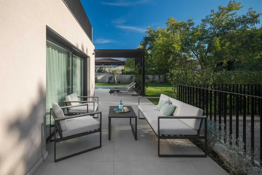 Villa with Heated Pool in Poreč for 8 Guests