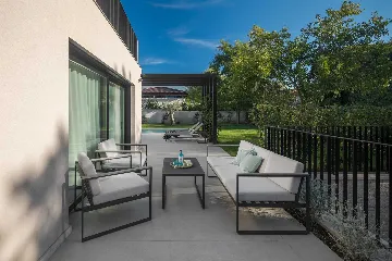 Villa with Heated Pool in Poreč for 8 Guests