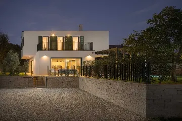 Villa with Heated Pool in Poreč for 8 Guests