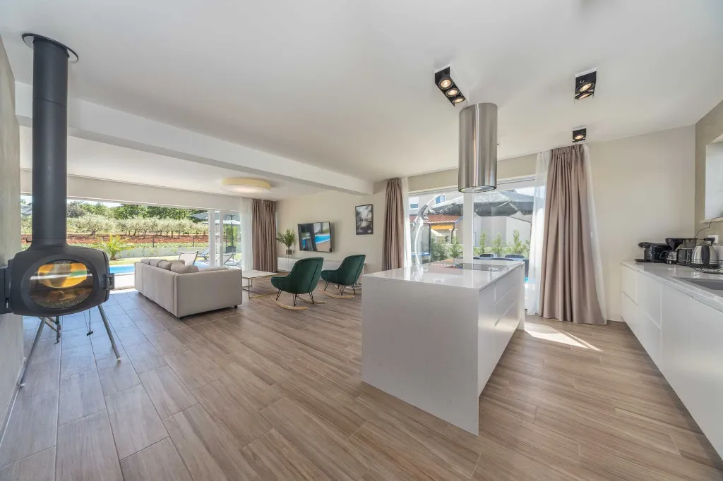 6-Bedroom Villa in Poreč for Up to 12 Guests