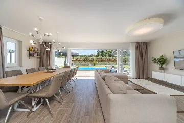 6-Bedroom Villa in Poreč for Up to 12 Guests