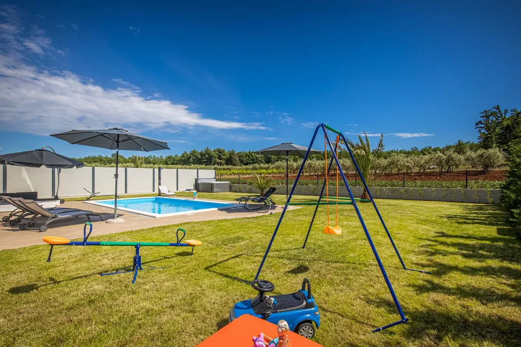 6-Bedroom Villa in Poreč for Up to 12 Guests