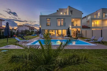 6-Bedroom Villa in Poreč for Up to 12 Guests