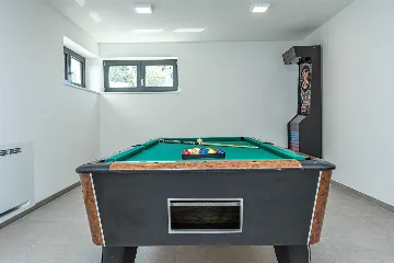 Heated Pool Villa with Jacuzzi in Crikvenica