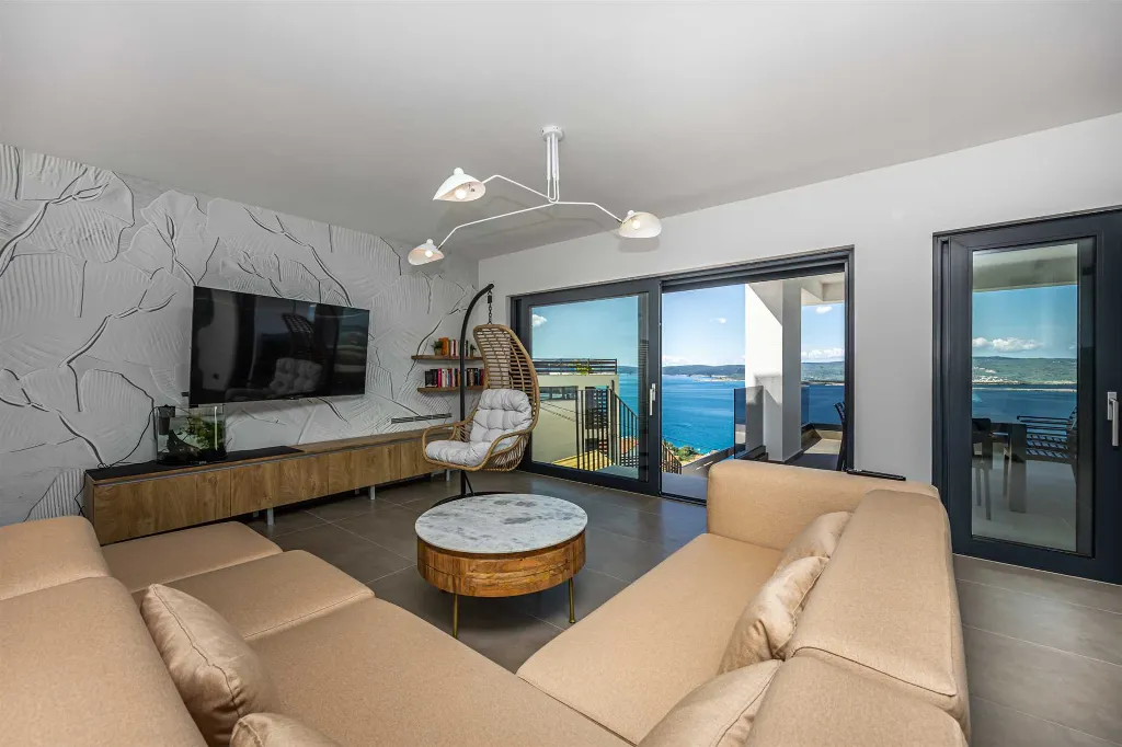 Heated Pool Villa with Jacuzzi in Crikvenica
