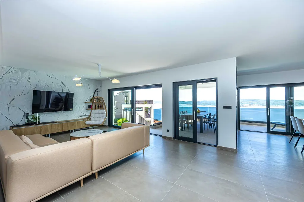 Heated Pool Villa with Jacuzzi in Crikvenica