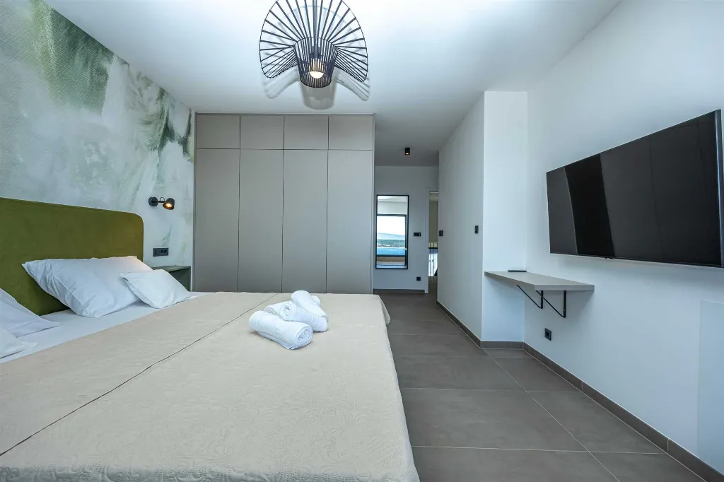 Heated Pool Villa with Jacuzzi in Crikvenica