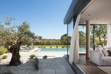 Villa with Pool & Sauna in Poreč for 6 Guests