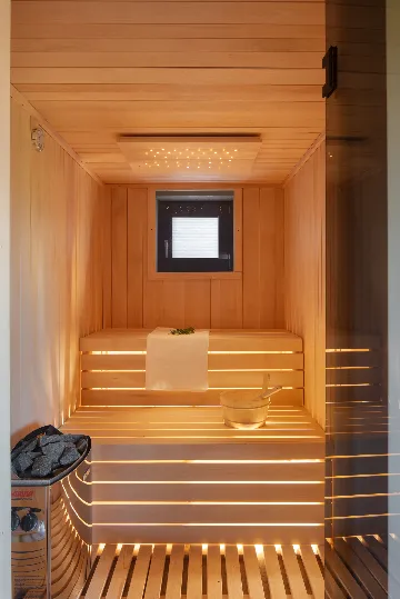 Villa with Pool & Sauna in Poreč for 6 Guests