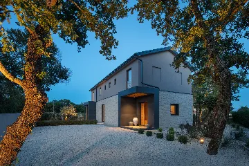 Villa with Pool & Sauna in Poreč for 6 Guests