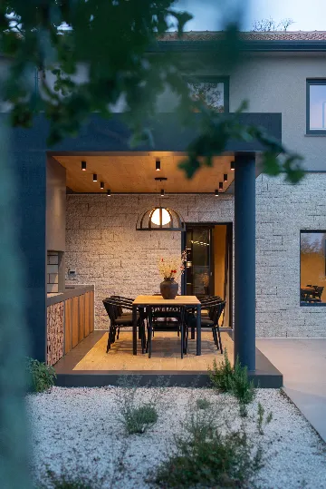 Villa with Pool & Sauna in Poreč for 6 Guests