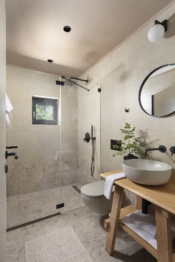 Villa with Pool & Sauna in Poreč for 6 Guests