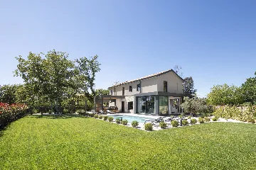 Villa with Pool & Sauna in Poreč for 6 Guests