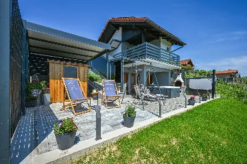 Holiday House in Dubrovčan for Up to 4 Guests
