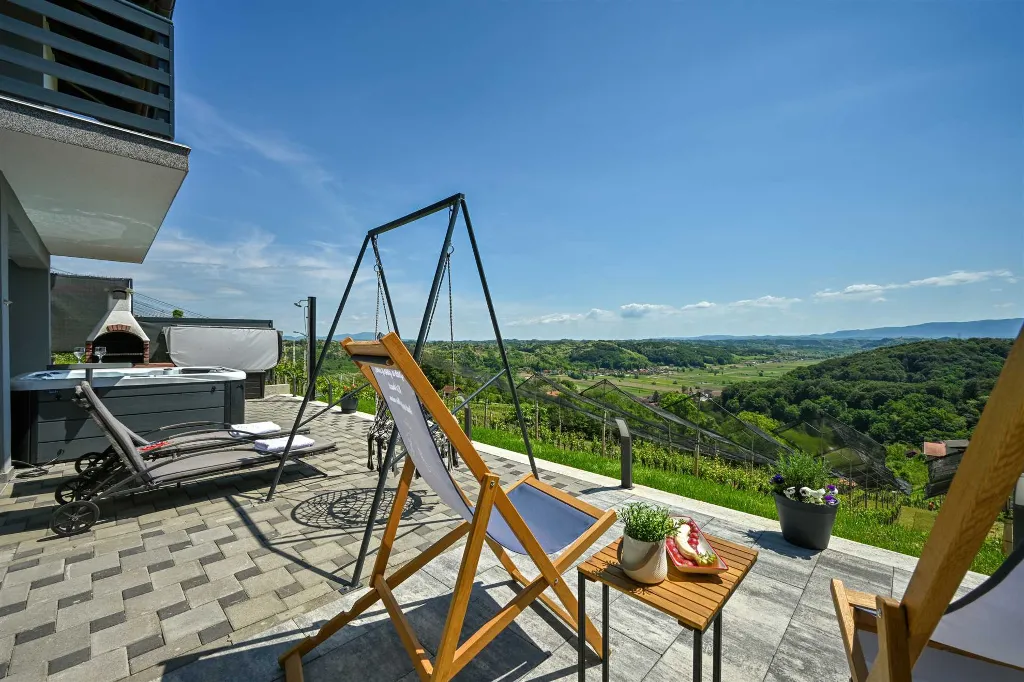 Holiday House in Dubrovčan for Up to 4 Guests