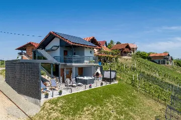 Holiday House in Dubrovčan for Up to 4 Guests