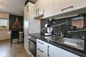 Holiday House in Dubrovčan for Up to 4 Guests