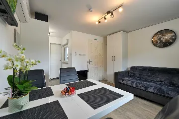 Holiday House in Dubrovčan for Up to 4 Guests