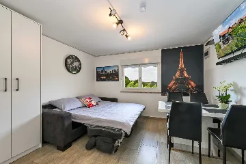 Holiday House in Dubrovčan for Up to 4 Guests