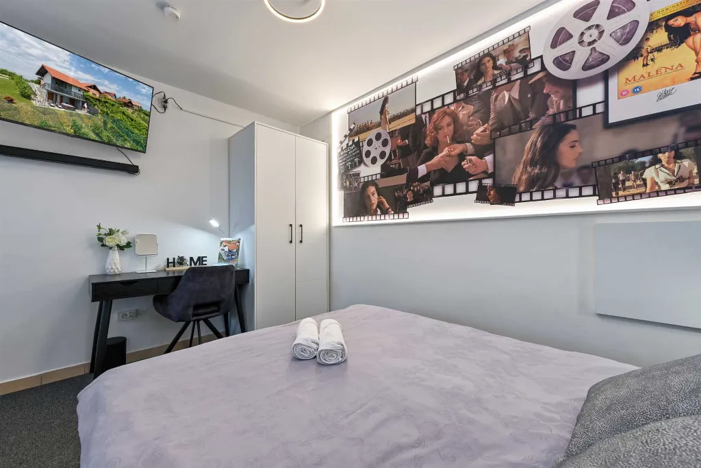Holiday House in Dubrovčan for Up to 4 Guests