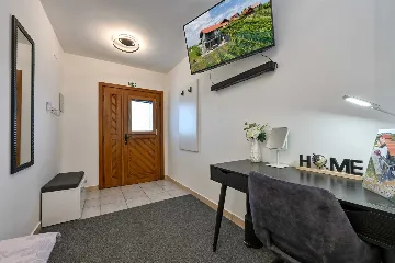 Holiday House in Dubrovčan for Up to 4 Guests